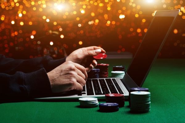 Tampilan antarmuka permainan Blackjack di platform roleplay dengan kartu dan chip digital